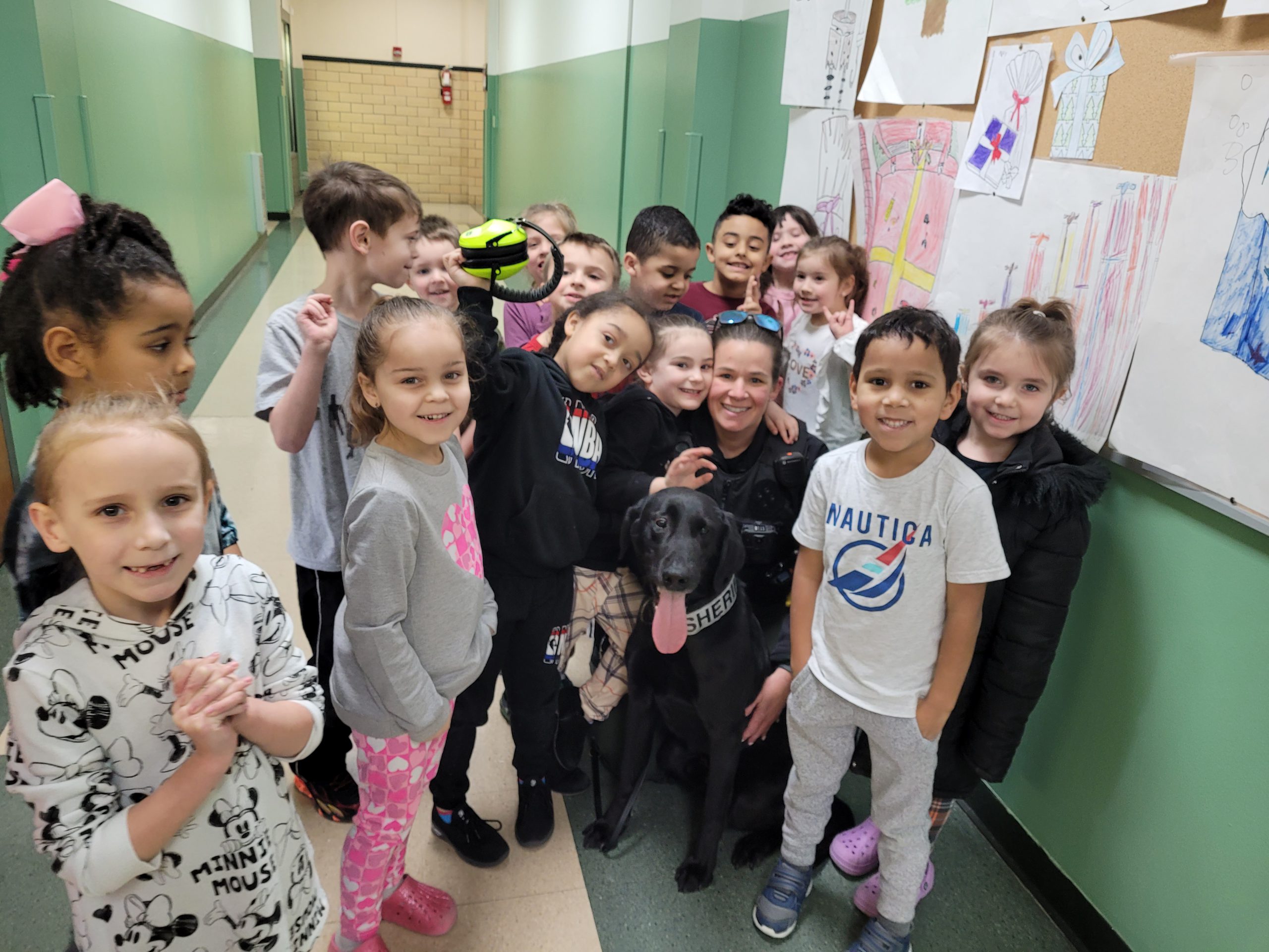 Kindergarten students with school resource officer and K-9